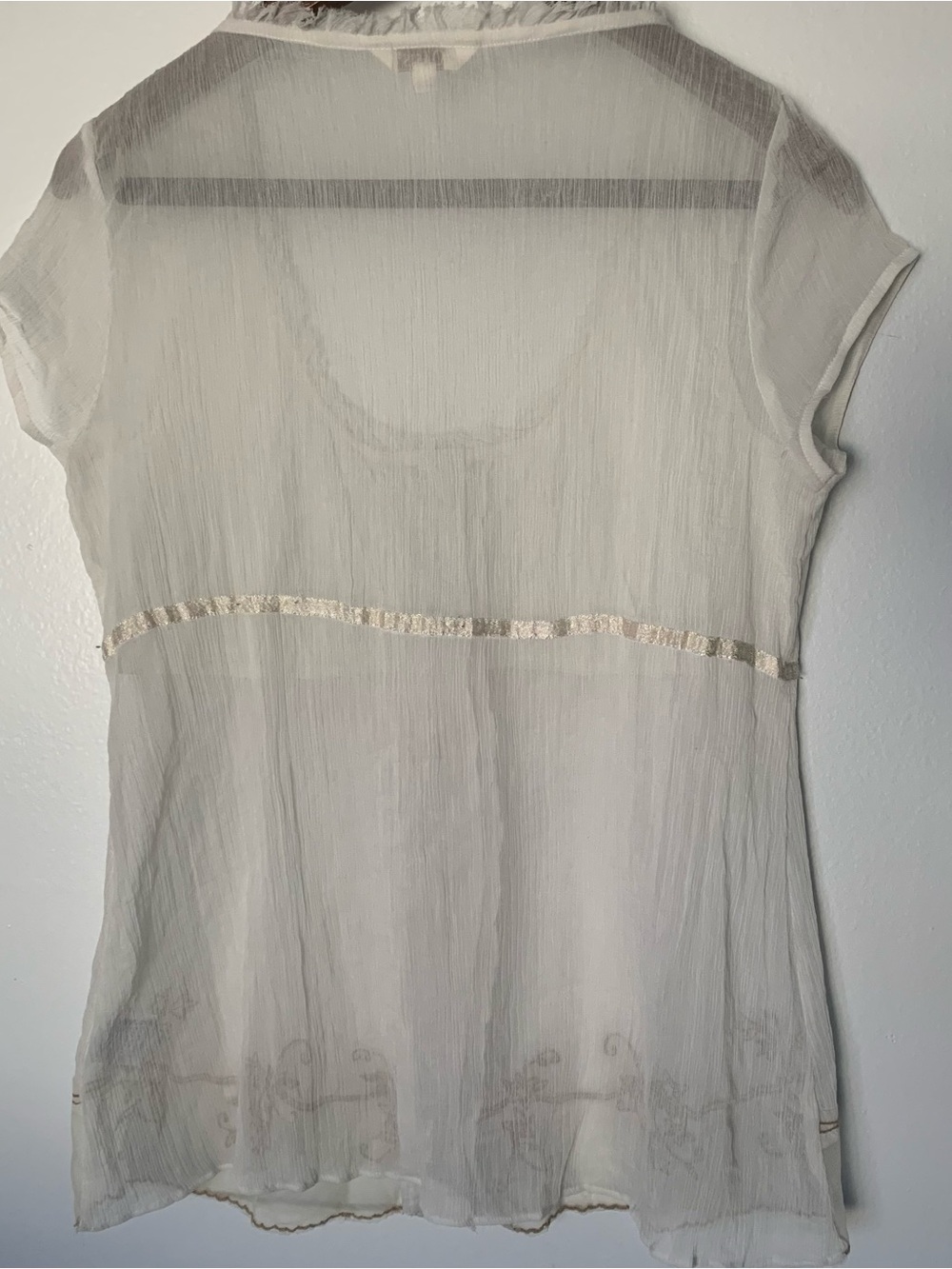 Oasis Two-Tone Ivory & Cream Button-Front Lace Trim Top - Picture 3 of 6